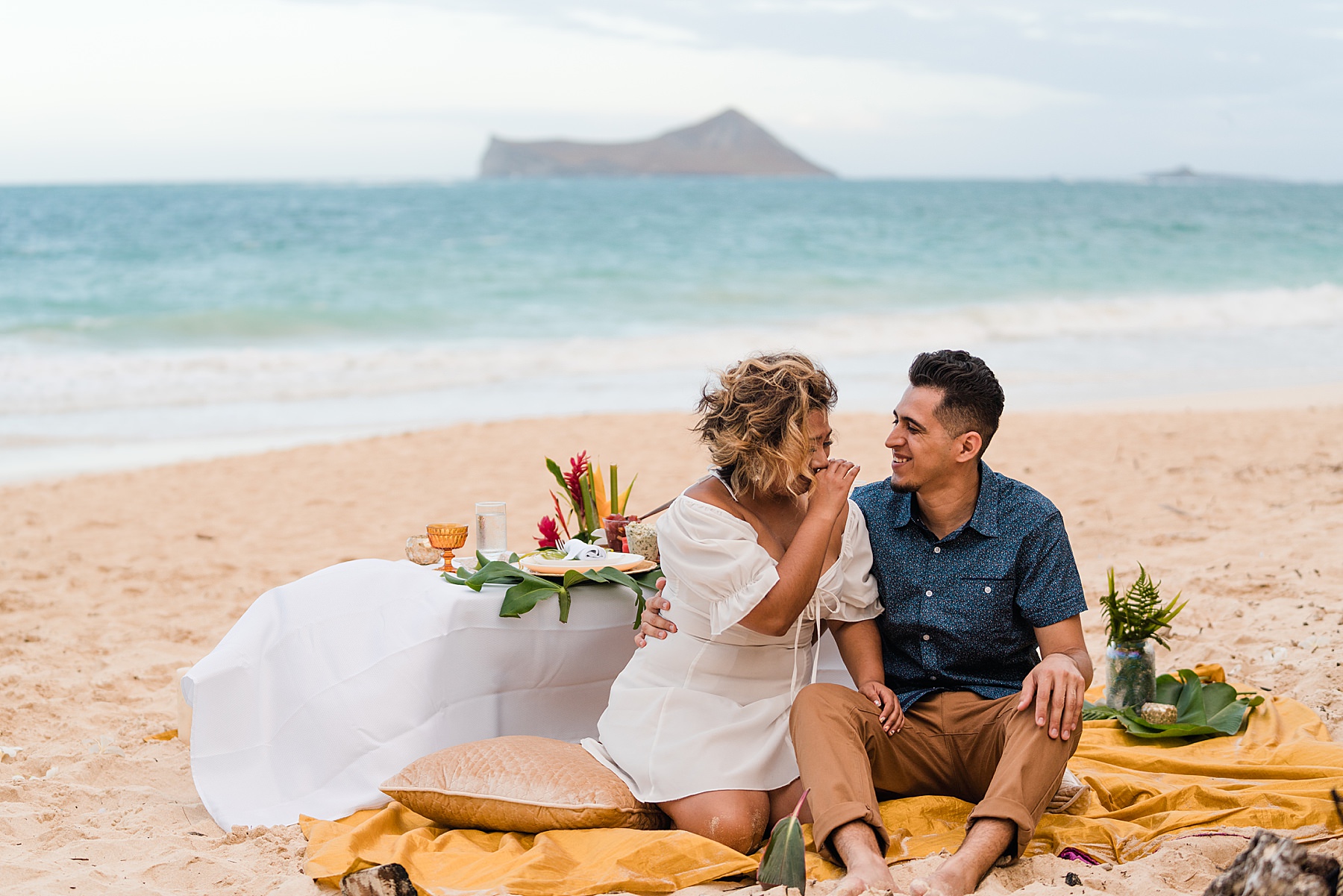 surprise anniversary photo session romantic picnic Oahu Hawaii